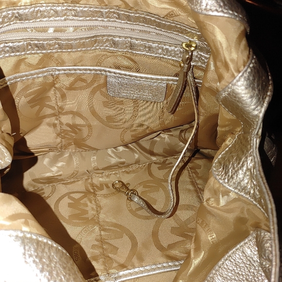 Michael Kors Fulton Gold Large Hobo Shoulder Bag - Picture 2 of 10